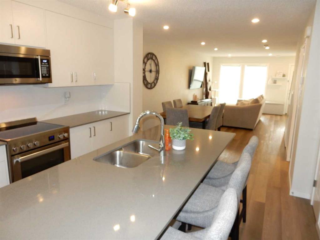 Picture of 352 Cranbrook Square SE, Calgary Real Estate Listing