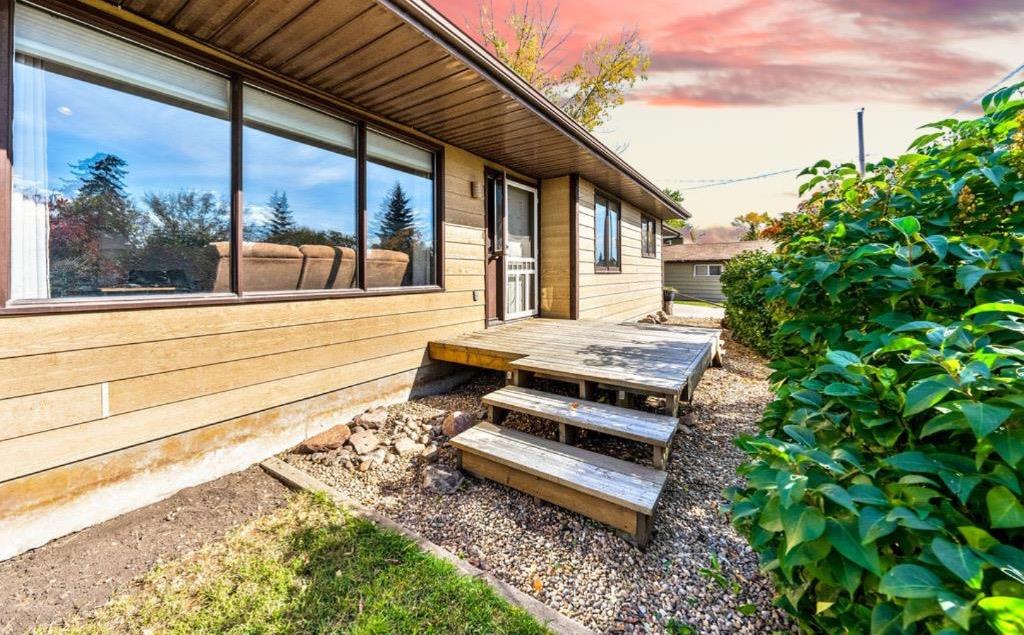 Picture of 1302 Mountain Avenue , Rural Foothills County Real Estate Listing