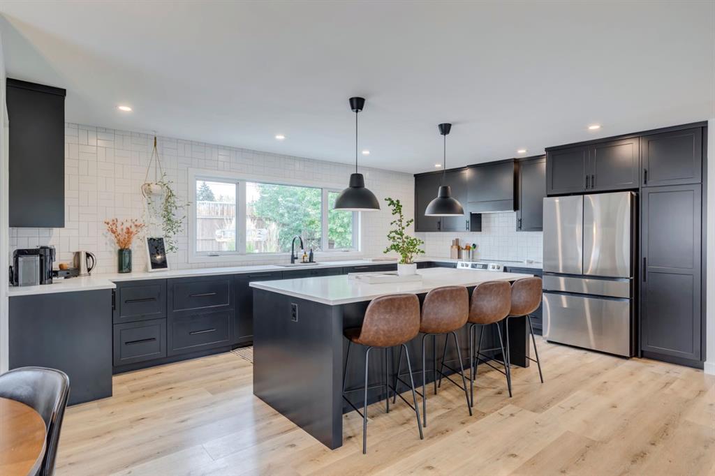 Picture of 1240 Mapleglade Crescent SE, Calgary Real Estate Listing