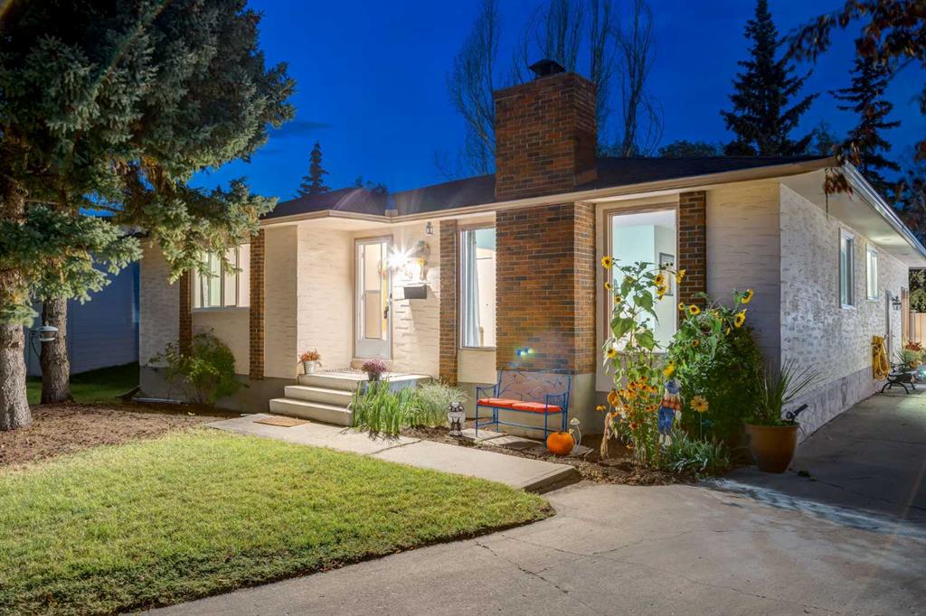Picture of 220 Oakridge Place SW, Calgary Real Estate Listing