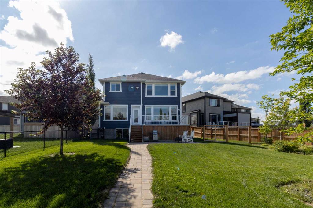 Picture of 33 Silverado Crest Bay SW, Calgary Real Estate Listing