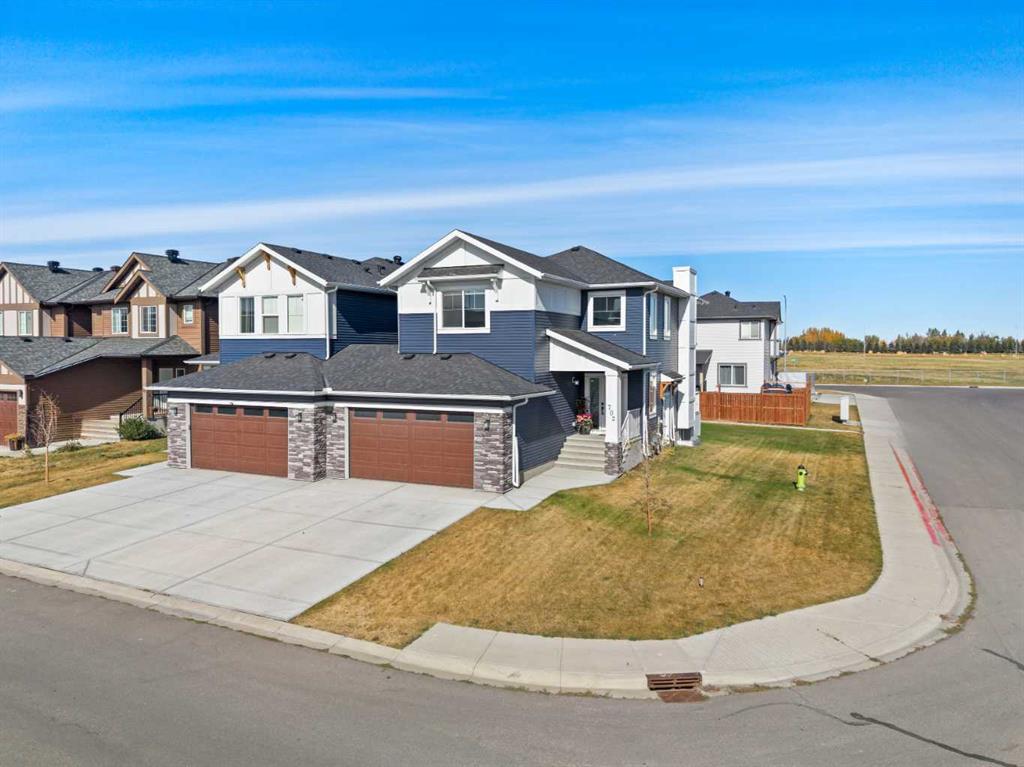 Picture of 702 Edgefield Crescent , Strathmore Real Estate Listing
