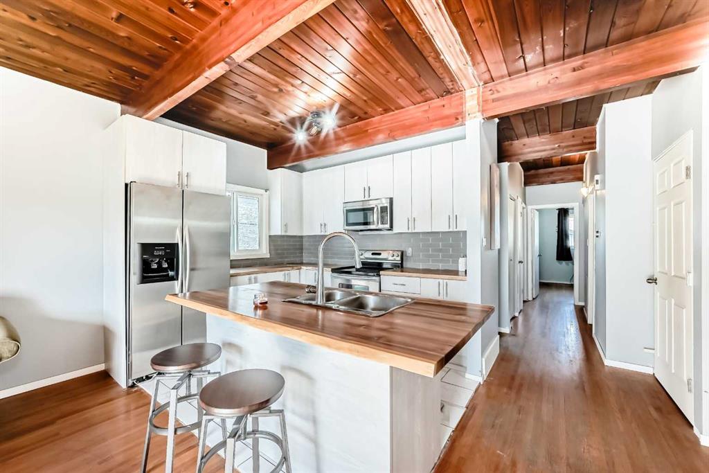 Picture of 7508 36 Avenue NW, Calgary Real Estate Listing