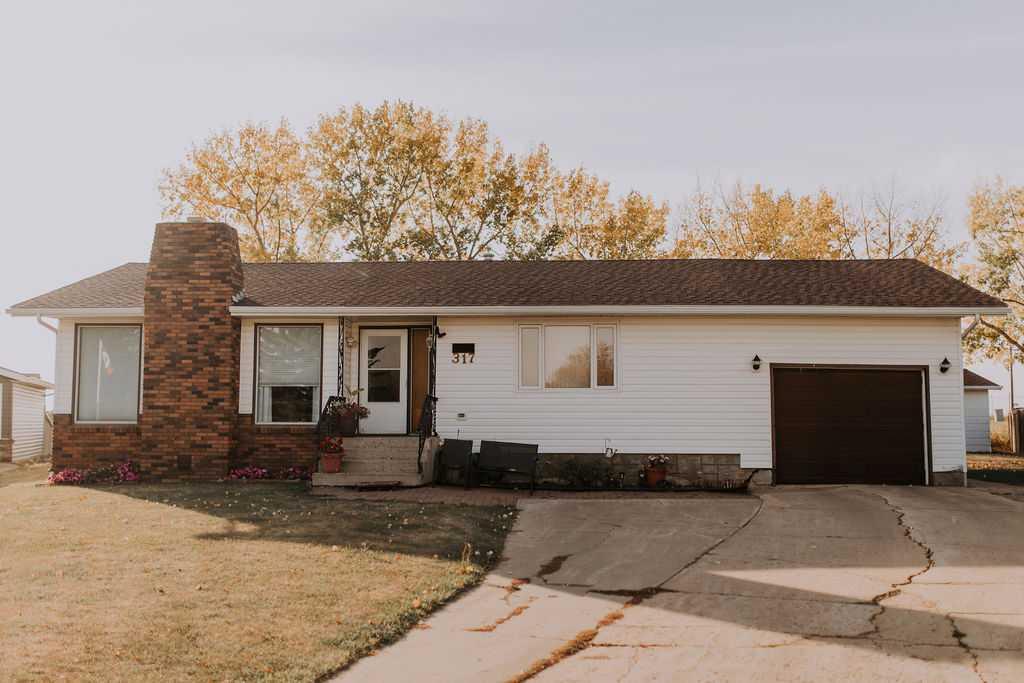Picture of 317 4 AvenueCrescent , Wainwright Real Estate Listing