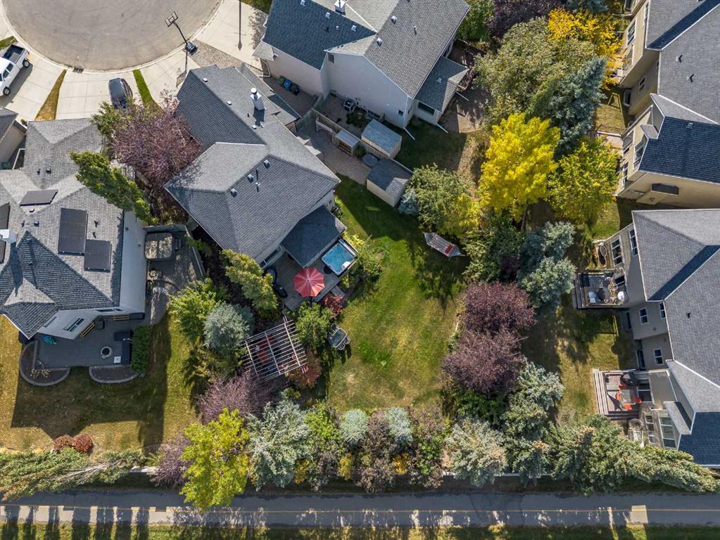 Picture of 57 Strathlea Grove SW, Calgary Real Estate Listing