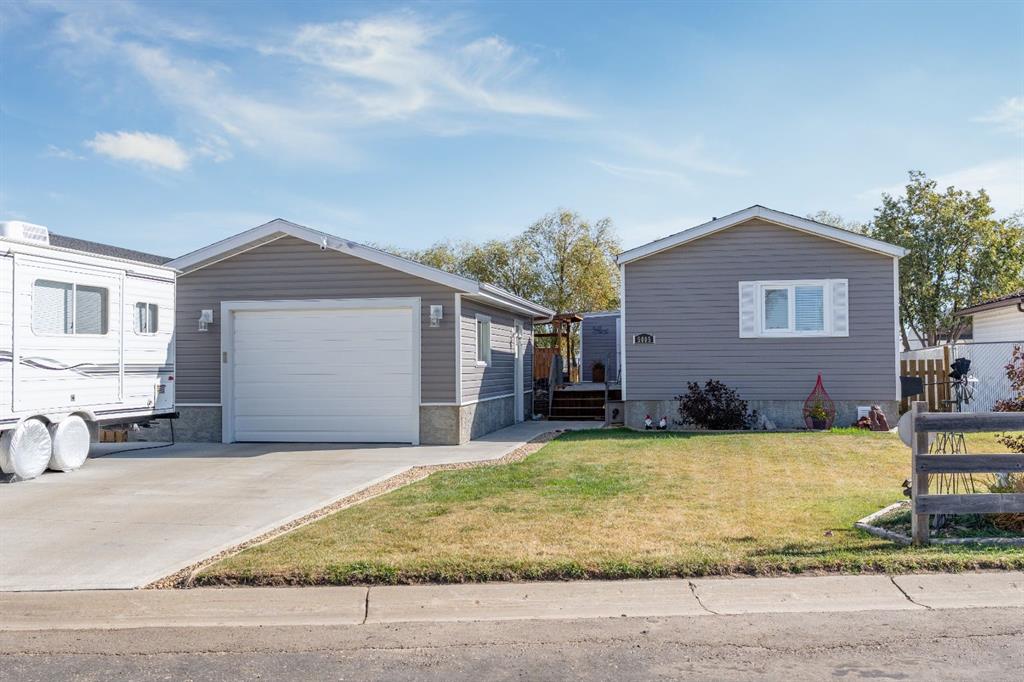 Picture of 5005 57 Street , Daysland Real Estate Listing
