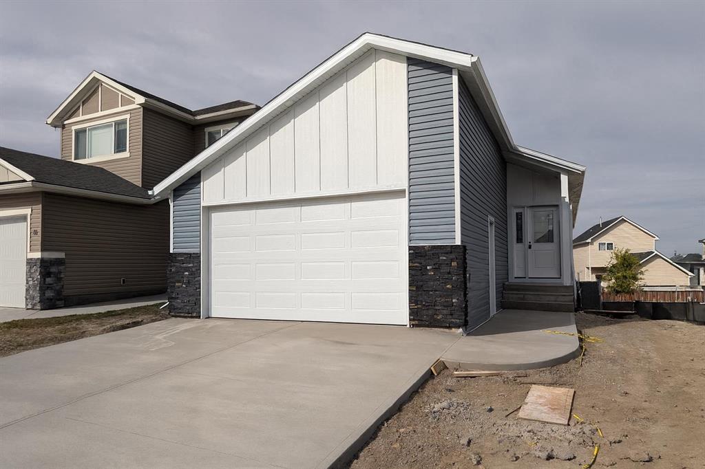 Picture of 62 Sunwood Crescent SW, Medicine Hat Real Estate Listing