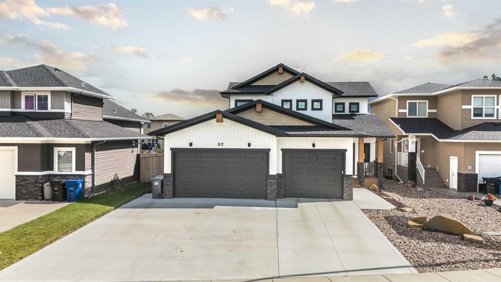 Picture of 37 Arrowwood Close , Blackfalds Real Estate Listing