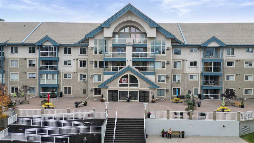 Picture of 404, 7239 Sierra Morena Boulevard SW, Calgary Real Estate Listing