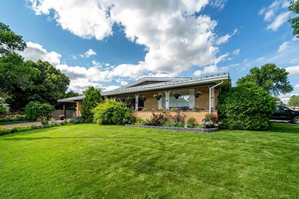Picture of 1998 20 Street SE, Medicine Hat Real Estate Listing