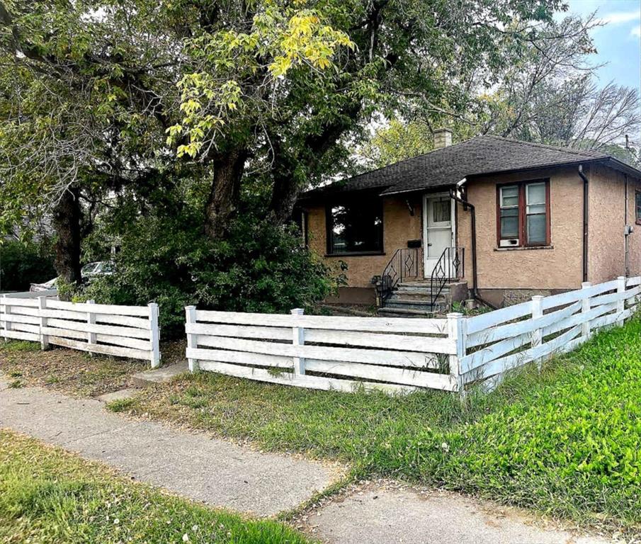 Picture of 1803 5A Avenue N, Lethbridge Real Estate Listing