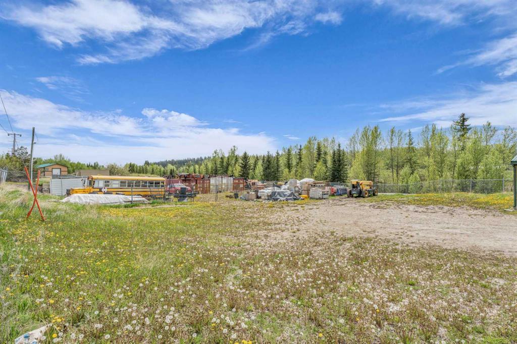 Picture of 213 Railway Avenue E, Cremona Real Estate Listing