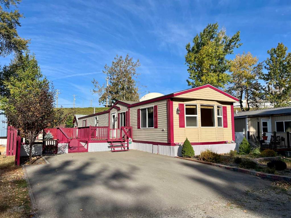 Picture of 6, 1229 Waterton Avenue , Pincher Creek Real Estate Listing