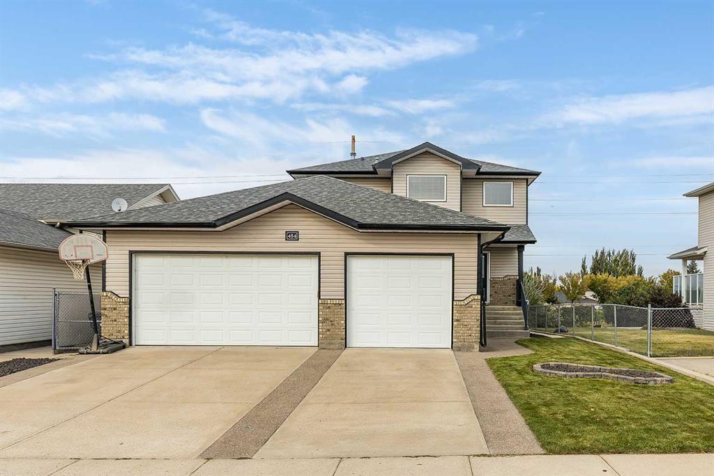 Picture of 484 Stark Way SE, Medicine Hat Real Estate Listing