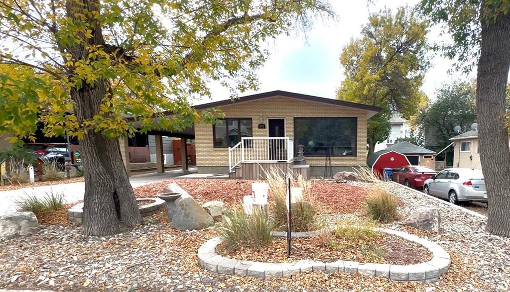 Picture of 211 3 Street NE, Medicine Hat Real Estate Listing