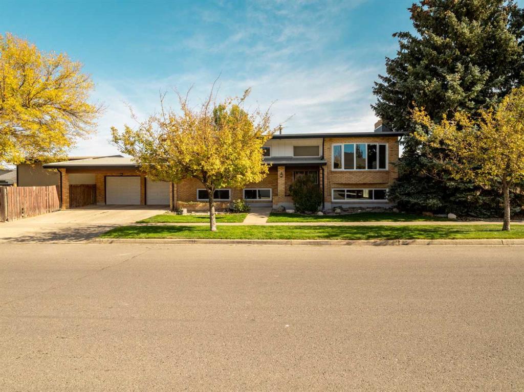 Picture of 2115 40 Street S, Lethbridge Real Estate Listing
