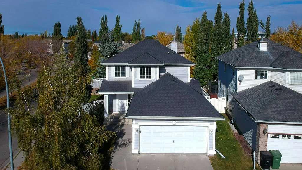 Picture of 576 Douglas Glen Boulevard SE, Calgary Real Estate Listing