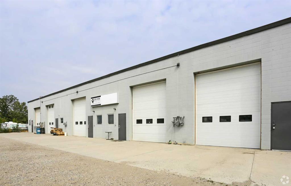 Picture of 12416 Barlow Trail NE, Calgary Real Estate Listing