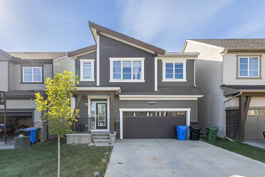 Picture of 124 Carringham Way NW, Calgary Real Estate Listing
