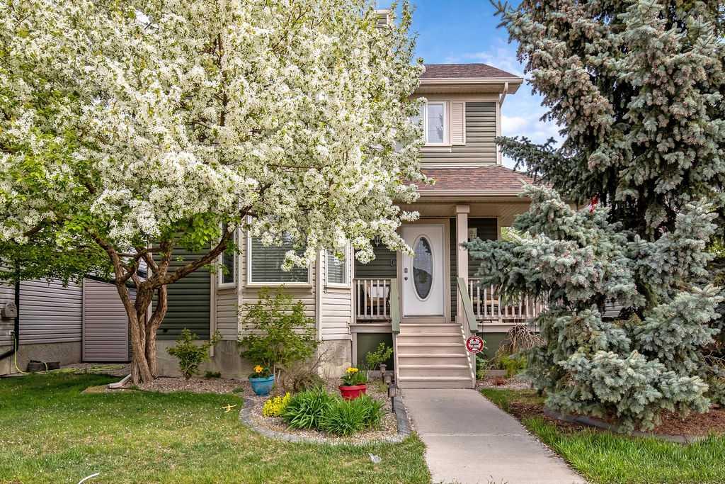 Picture of 17 Luxstone Crescent SW, Airdrie Real Estate Listing