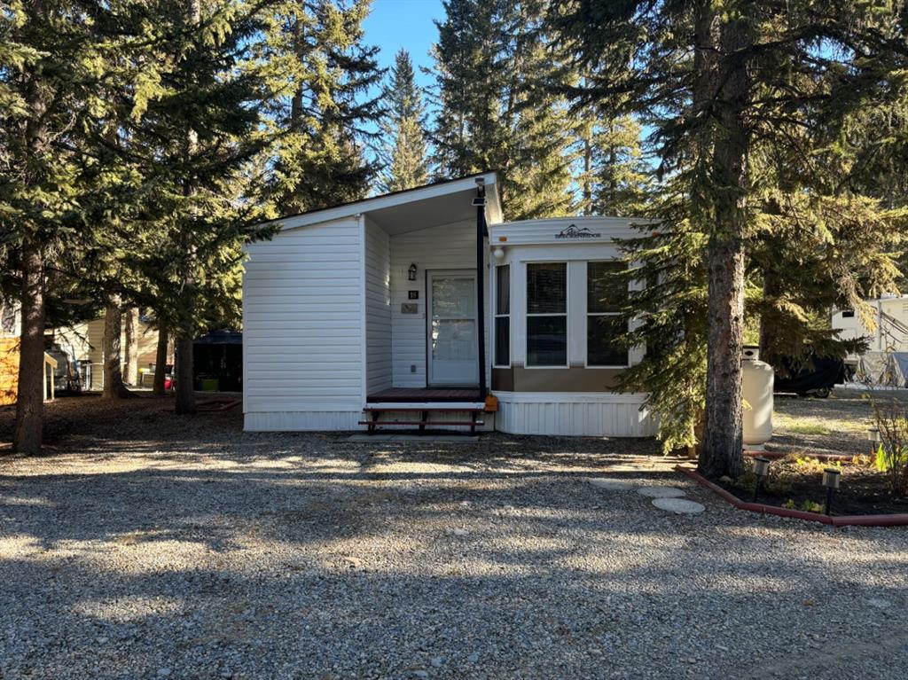Picture of 18, 200 4th Ave SW  , Sundre Real Estate Listing
