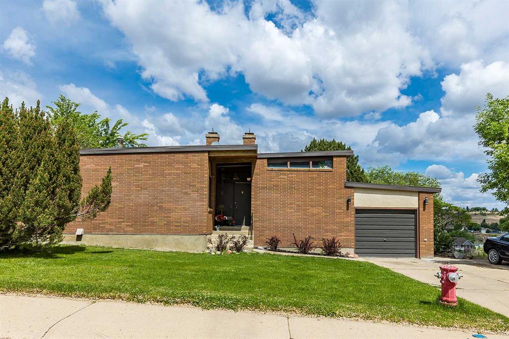 Picture of 22 Chinook Drive SW, Medicine Hat Real Estate Listing