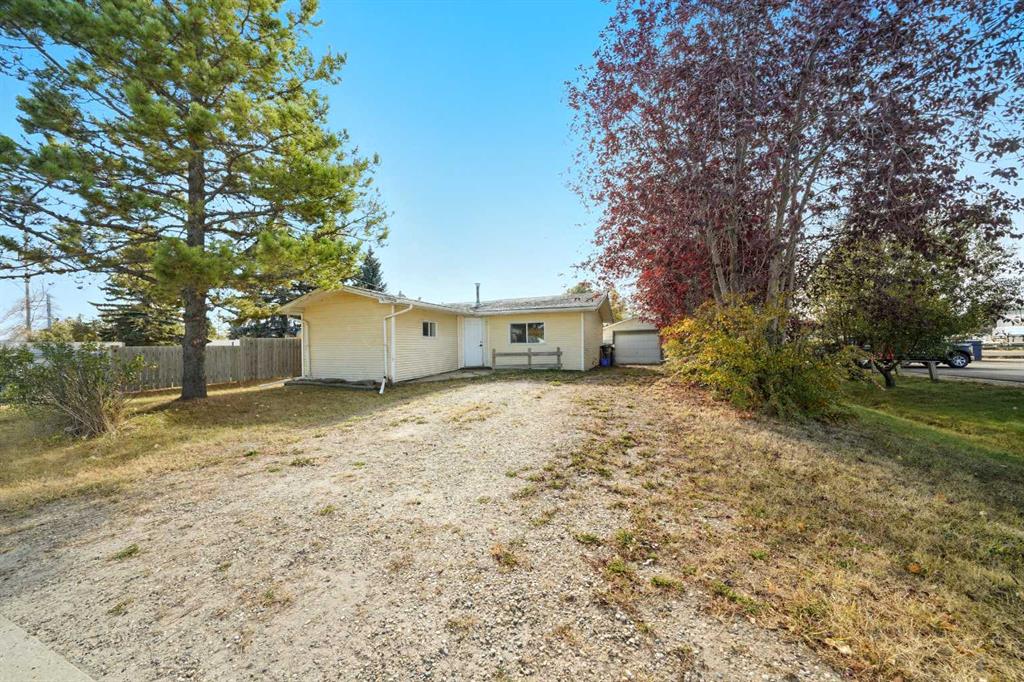 Picture of 1221 Lucina Street , Penhold Real Estate Listing