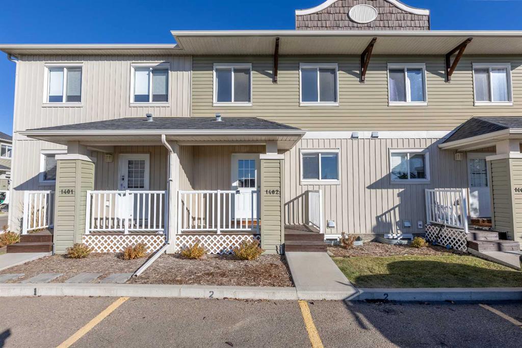 Picture of 1402 Clover Link , Carstairs Real Estate Listing