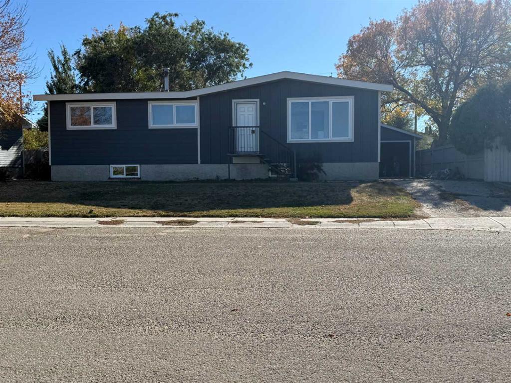Picture of 405 2 Avenue E, Bow Island Real Estate Listing