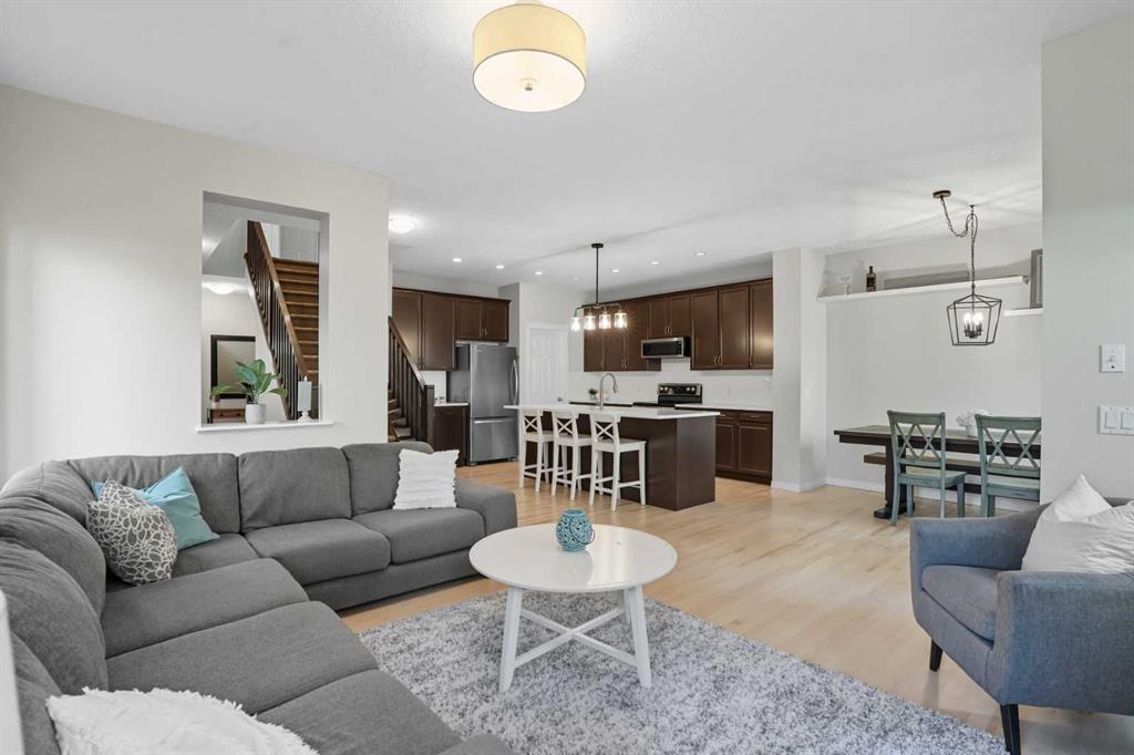 Picture of 237 Kincora Glen Rise NW, Calgary Real Estate Listing