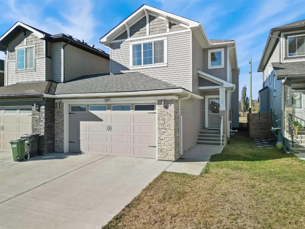 Picture of 743 Edgefield Crescent , Strathmore Real Estate Listing