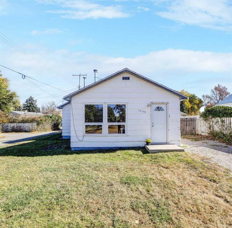 Picture of 1035 Robertson Avenue , Pincher Creek Real Estate Listing