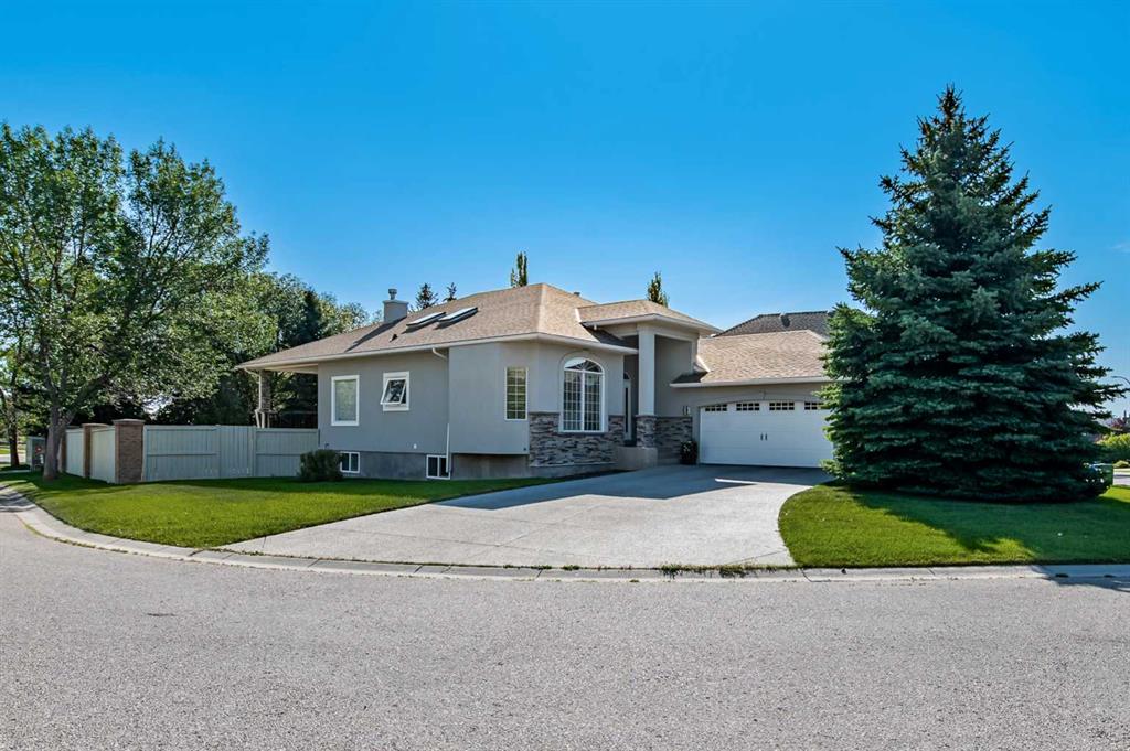 Picture of 12898 Candle Crescent SW, Calgary Real Estate Listing