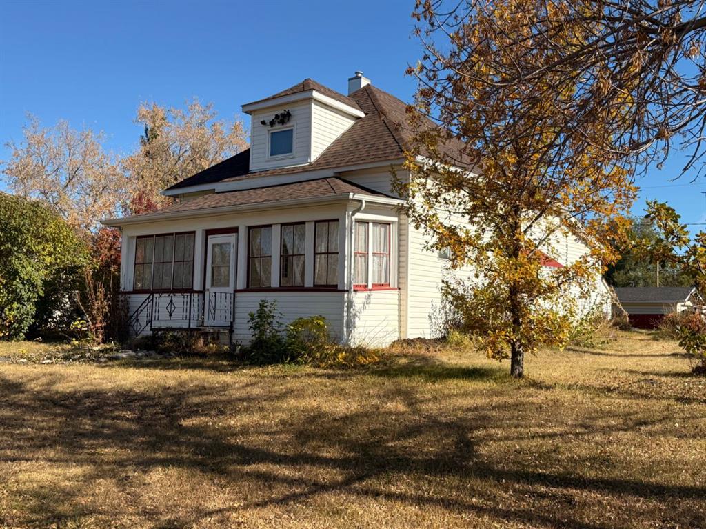 Picture of 103 2 Street W, Lashburn Real Estate Listing