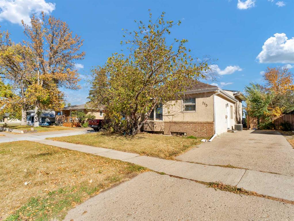 Picture of 213 6 Street SE, Redcliff Real Estate Listing