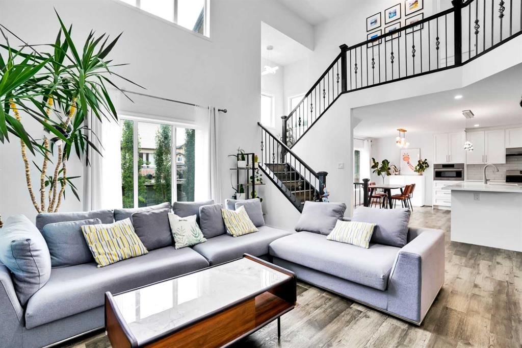 Picture of 73 Elkton Way SW, Calgary Real Estate Listing