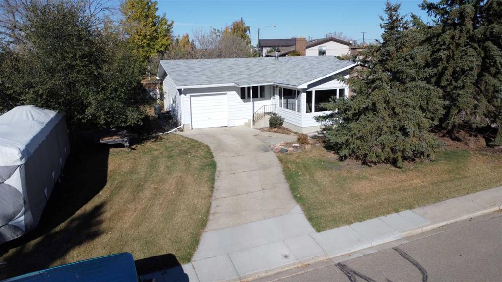 Picture of 816 James Crescent , Hanna Real Estate Listing
