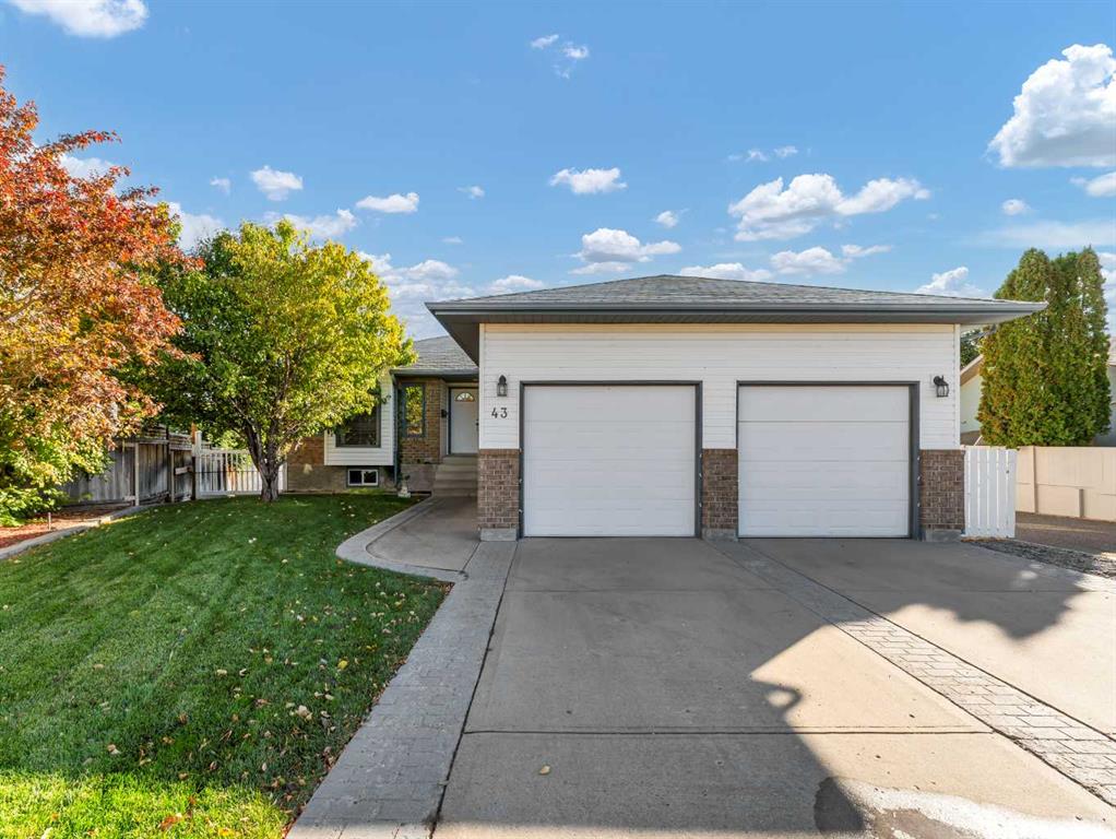 Picture of 43 Prairie Court NE, Medicine Hat Real Estate Listing