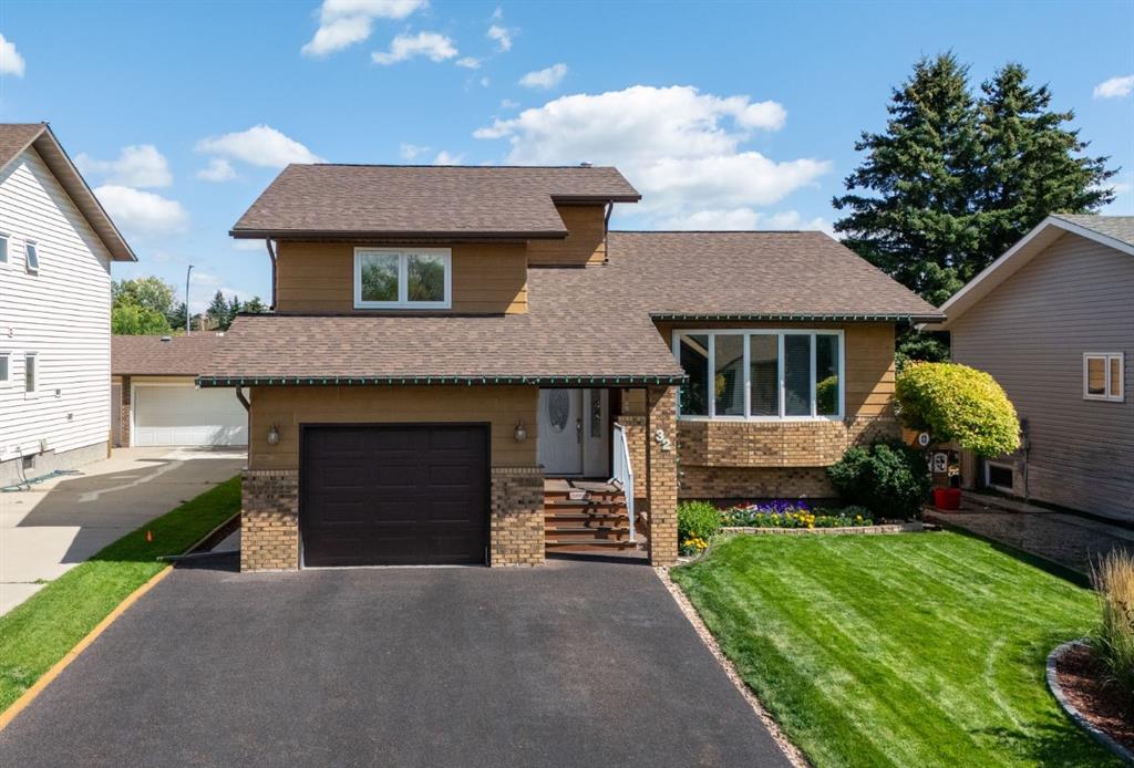 Picture of 32 Rideau Close SW, Airdrie Real Estate Listing