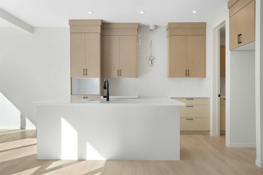 Picture of 17 Marmot Passage NW, Calgary Real Estate Listing
