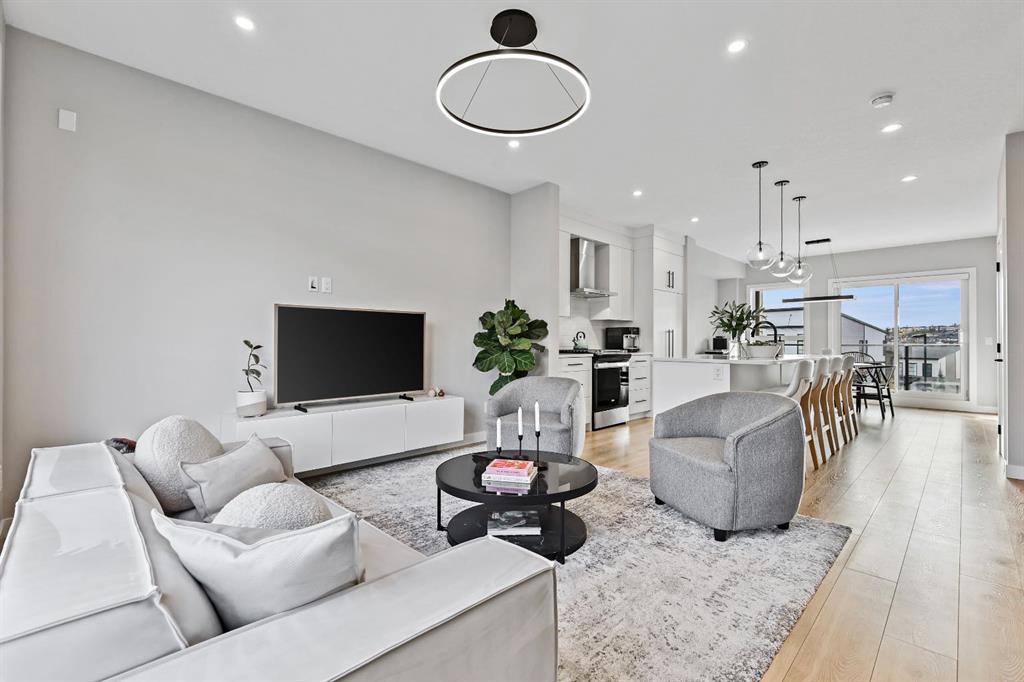 Picture of 2225 77 Street SW, Calgary Real Estate Listing