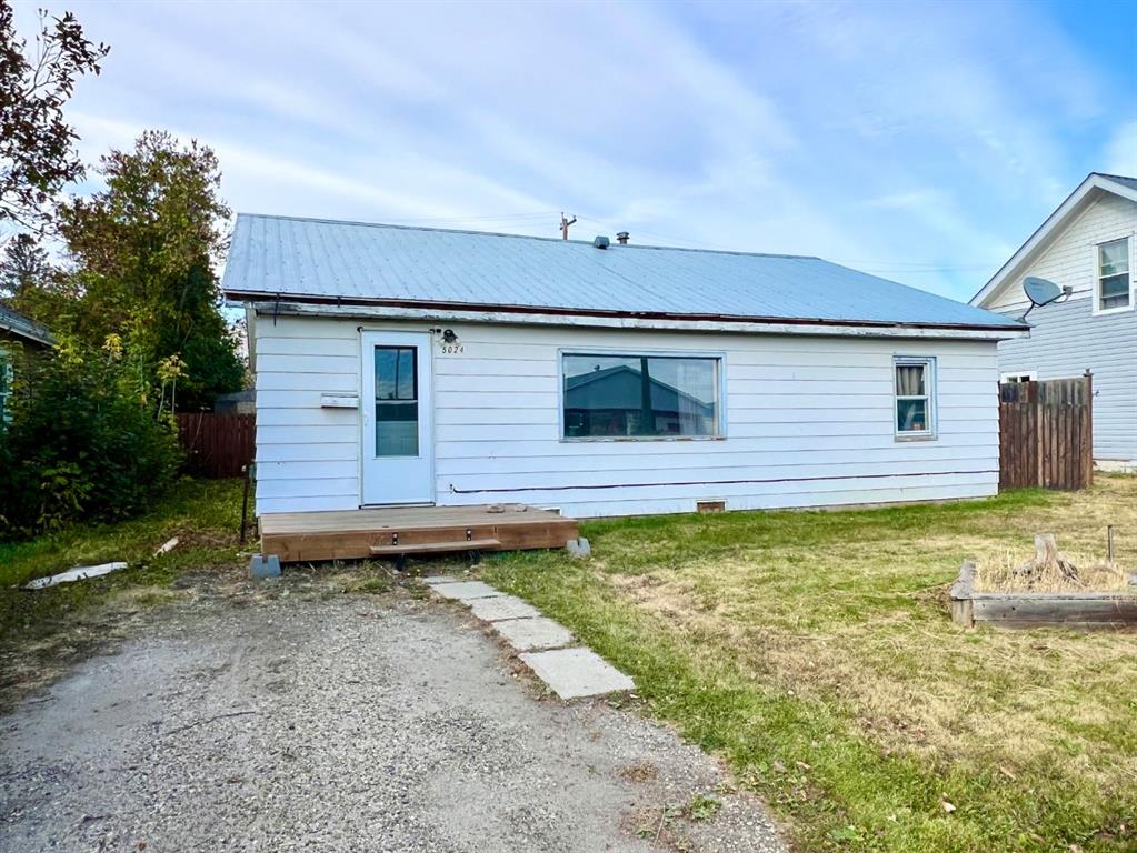 Picture of 5024 51 ave  , Eckville Real Estate Listing