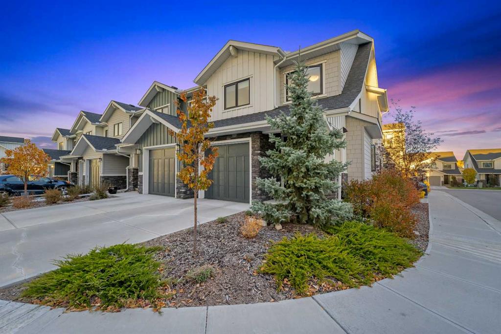 Picture of 51 Crestridge Common SW, Calgary Real Estate Listing