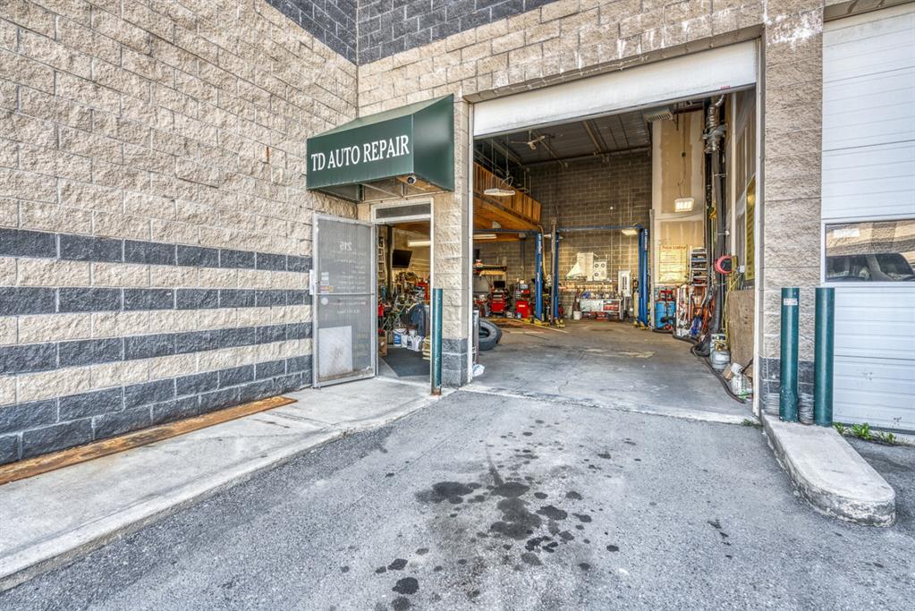 Picture of 215, 32 Westwinds Crescent NE, Calgary Real Estate Listing