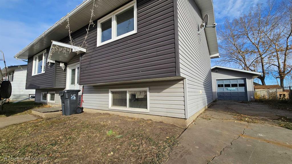 Picture of 9813 91 Street , Sexsmith Real Estate Listing