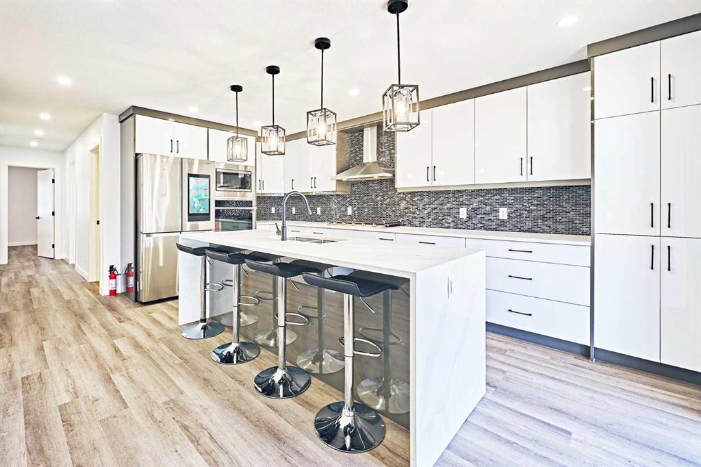 Picture of 77 Hartford Road NW, Calgary Real Estate Listing