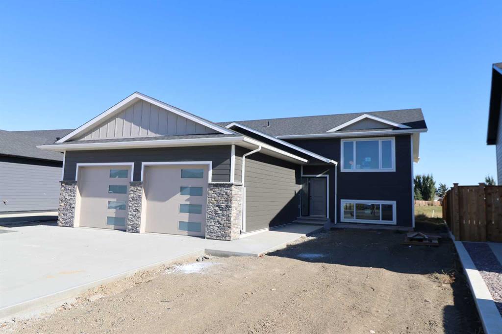 Picture of 327 9 St  , Picture Butte Real Estate Listing
