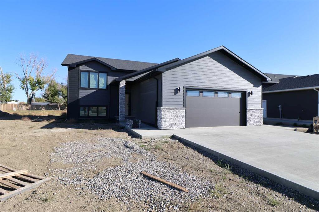 Picture of 329 9 st  , Picture Butte Real Estate Listing