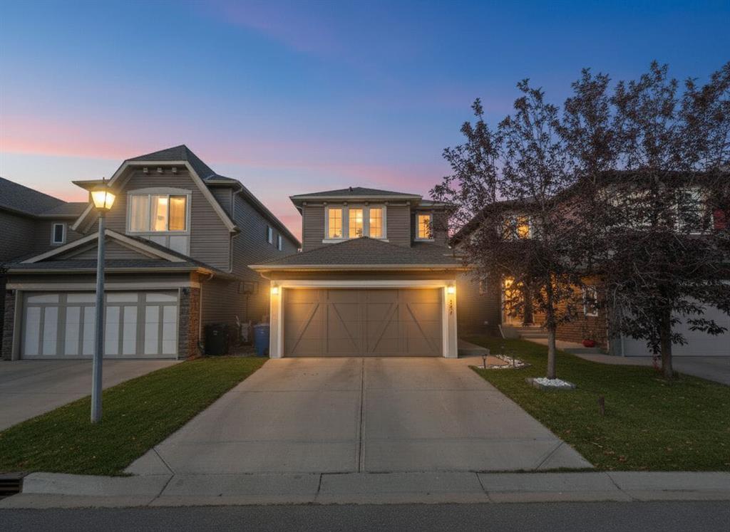 Picture of 551 EVANSBOROUGH Way NW, Calgary Real Estate Listing