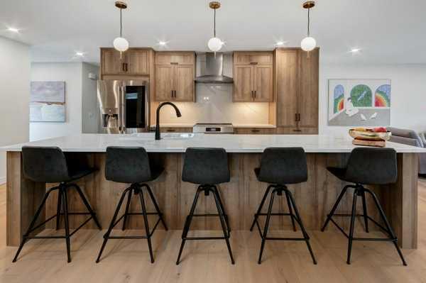 Picture of 6135 Bow Crescent NW, Calgary Real Estate Listing